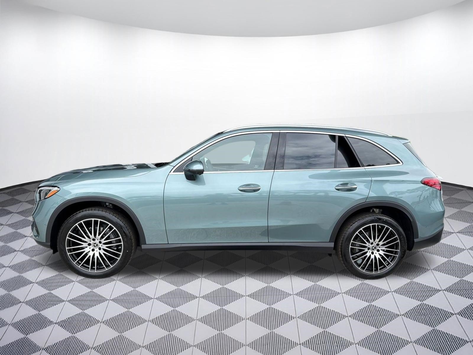 Used 2026 Mercedes-Benz GLC 300 4MATIC image 2