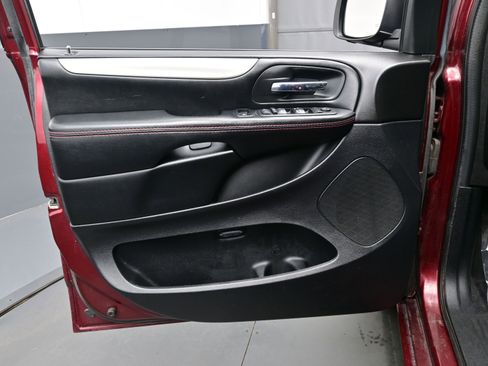 Used 2019 Dodge Grand Caravan GT image 9