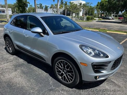 Used 2015 Porsche Macan S image 2