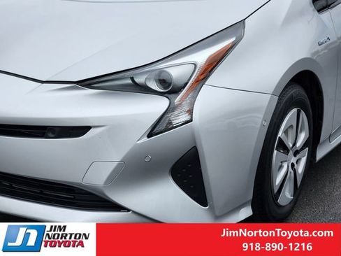 Used 2018 Toyota Prius Two w/ Prius Two Safety Plus Package FWD image 11