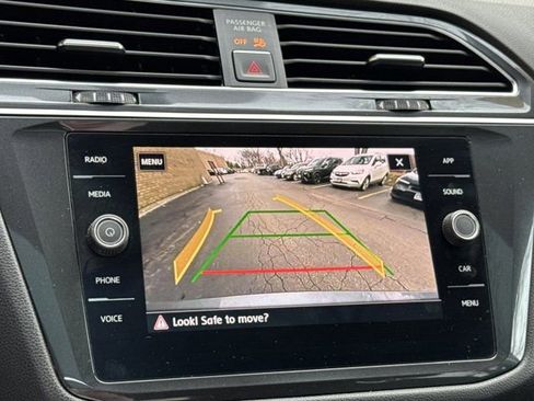 Used 2018 Volkswagen Tiguan SE w/ Panoramic Sunroof Package image 28