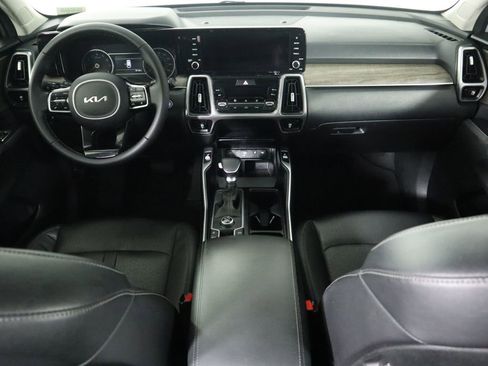 Used 2022 Kia Sorento EX w/ Panoramic Sunroof Package image 13