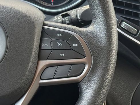 Used 2021 Jeep Cherokee Latitude image 10