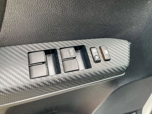 Used 2013 Toyota RAV4 XLE AWD/4WD image 31
