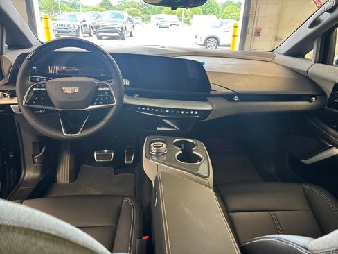 New 2025 Cadillac Optiq Sport 1 image 34