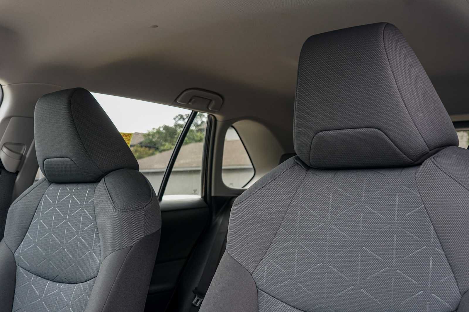 Used 2025 Toyota RAV4 XLE FWD image 10