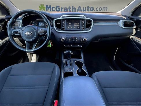 Used 2017 Kia Sorento AWD w/ LX Convenience Package image 9