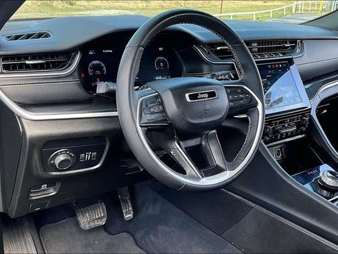 Used 2023 Jeep Grand Cherokee Altitude image 17