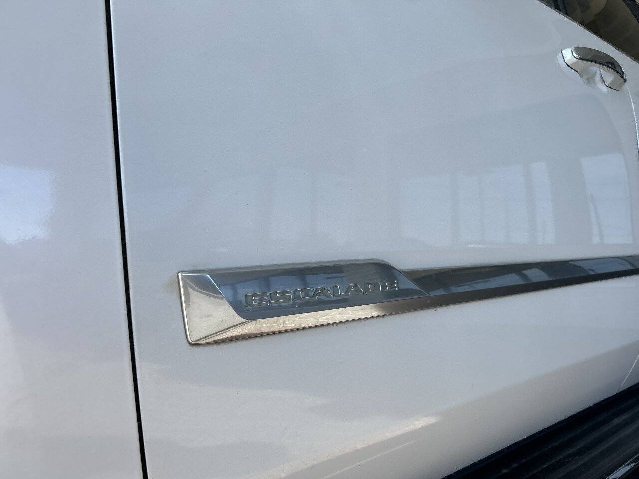 Used 2017 Cadillac Escalade ESV Luxury AWD/4WD image 31