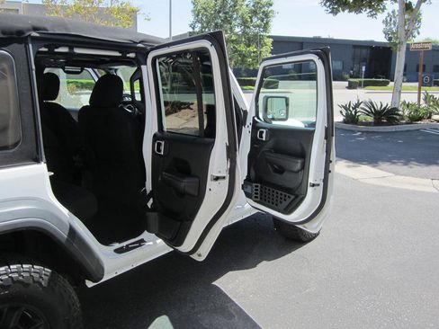Used 2018 Jeep Wrangler Unlimited Sport S AWD/4WD image 23