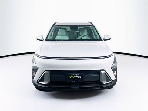 Used 2025 Hyundai Kona SEL image 2