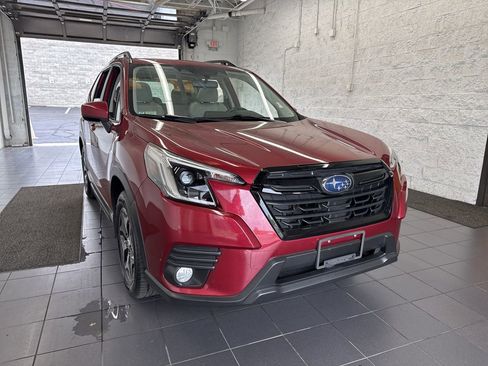 Used 2022 Subaru Forester Premium AWD/4WD image 2