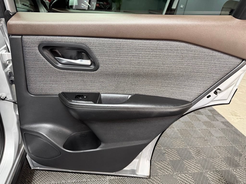 Used 2022 Nissan Rogue SV FWD image 46