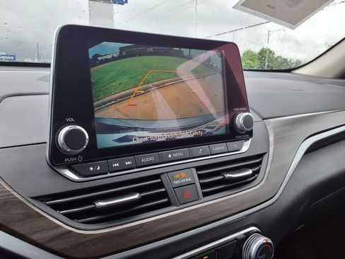 Used 2025 Nissan Altima 2.5 SV FWD image 27