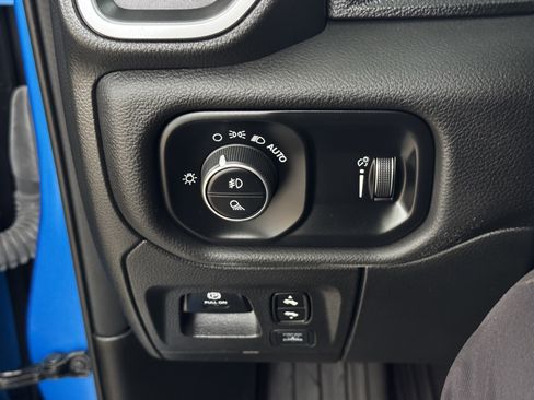 Used 2025 RAM 1500 Lone Star image 29