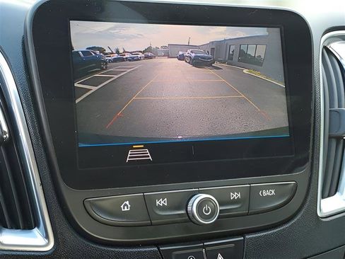 Used 2020 Chevrolet Malibu LT w/ Leather Package FWD image 24