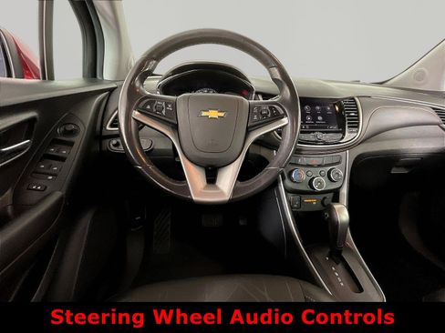 Used 2020 Chevrolet Trax LT w/ LT Convenience Package FWD image 8