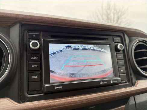 Used 2019 Toyota Tacoma SR5 image 20
