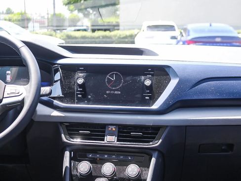 Used 2023 Volkswagen Taos SE w/ Panoramic Sunroof Package AWD/4WD image 17