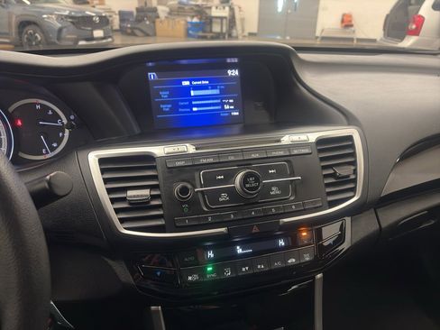Used 2017 Honda Accord LX image 24