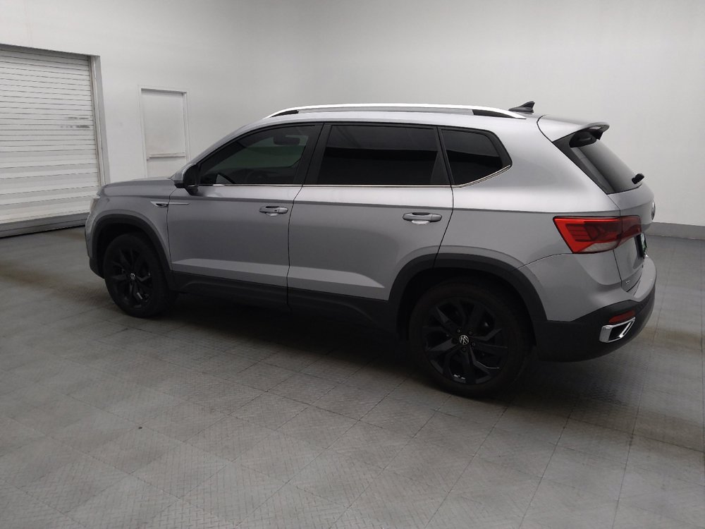Used 2024 Volkswagen Taos SE FWD image 3