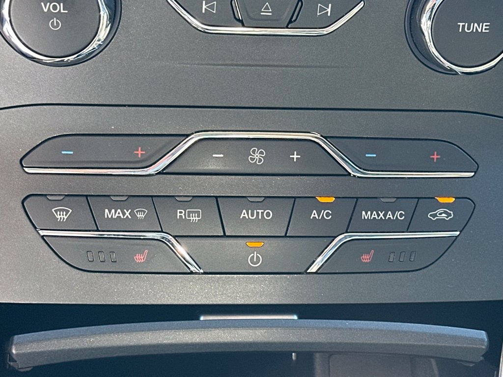 Used 2017 Ford Edge SEL w/ Equipment Group 201A AWD/4WD image 24