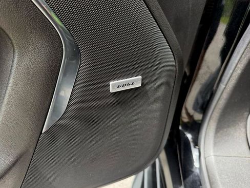 Used 2022 Chevrolet Suburban LT AWD/4WD image 17