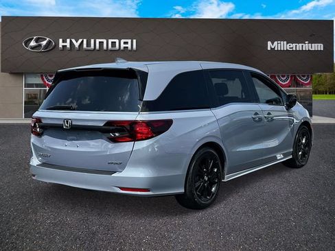 Used 2023 Honda Odyssey Sport image 5