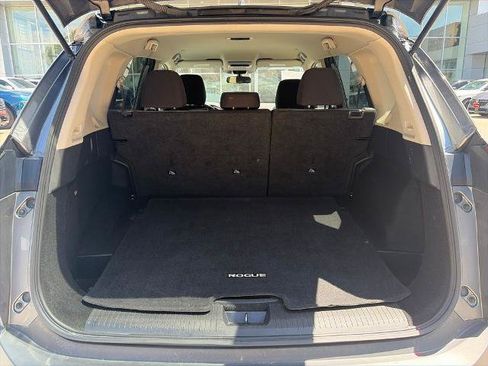 Certified 2023 Nissan Rogue SV FWD image 12