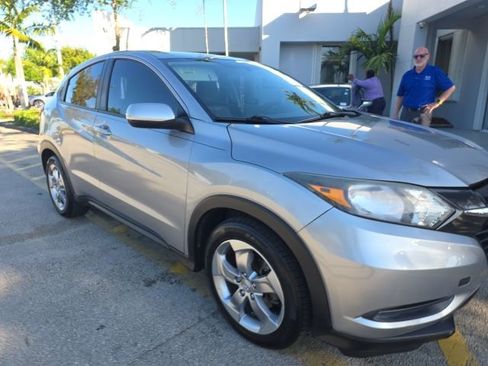 Used 2017 Honda HR-V LX image 2