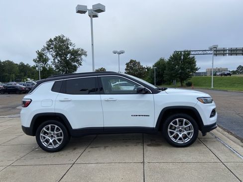 Used 2025 Jeep Compass Limited AWD/4WD image 13