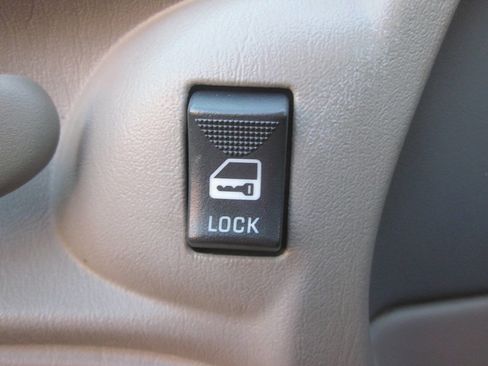 Used 2005 Chevrolet Impala w/ Preferred Equipment Group image 25