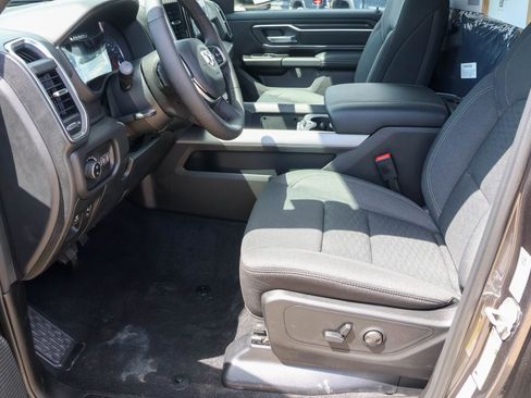 New 2026 RAM 1500 4x4 Crew Cab image 4