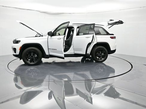 New 2025 Jeep Grand Cherokee Altitude image 46