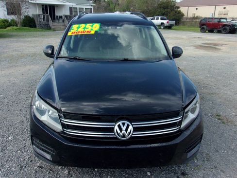 Used 2016 Volkswagen Tiguan S image 2