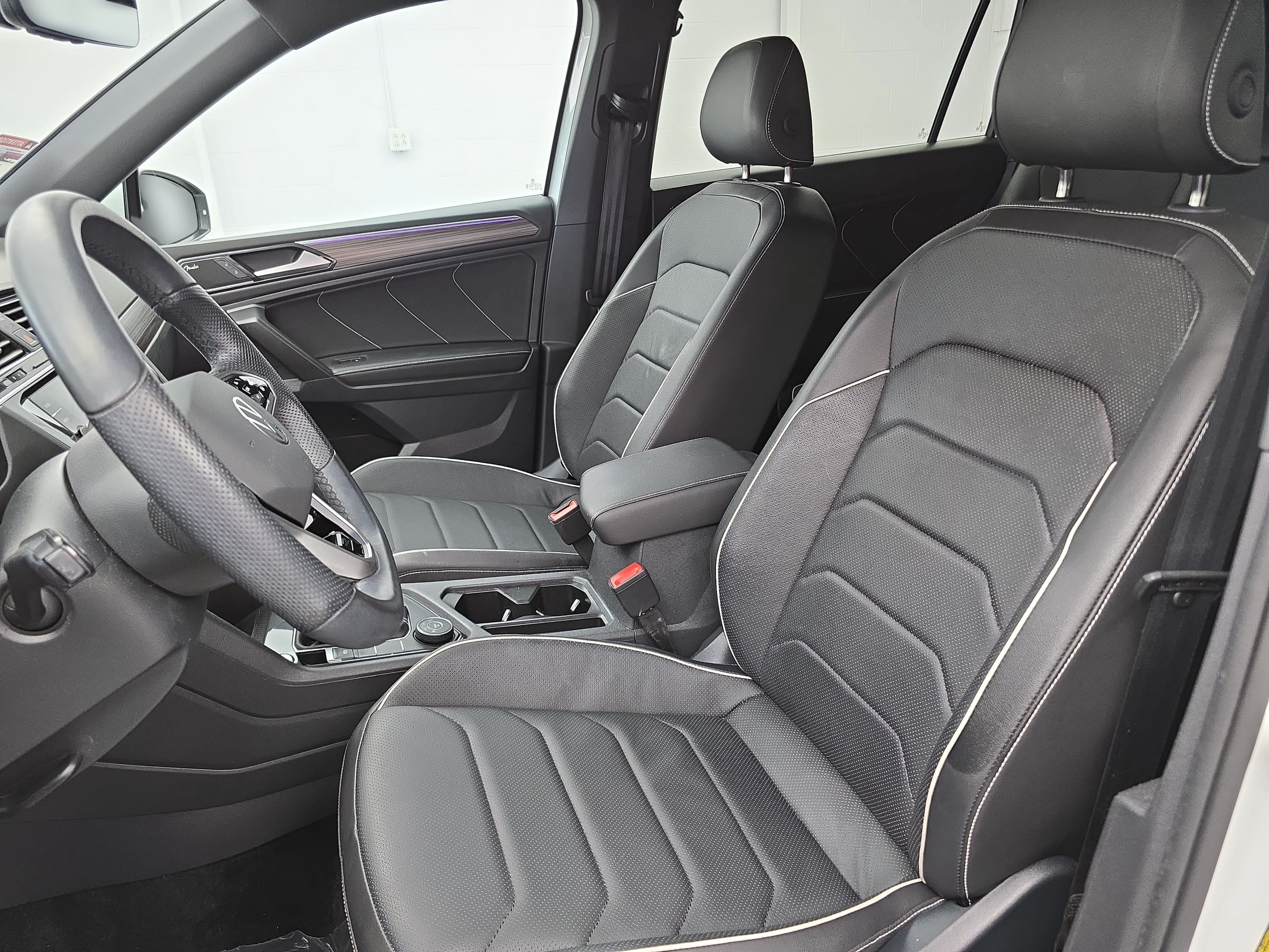 Certified 2024 Volkswagen Tiguan SEL R-Line AWD/4WD image 15
