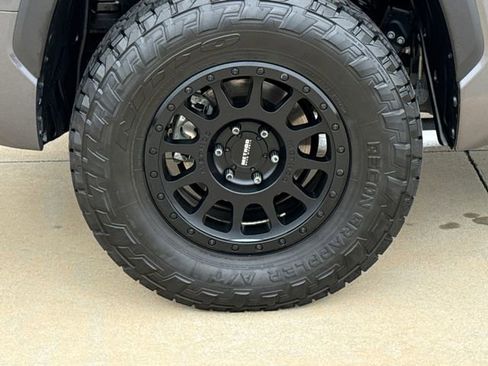 Used 2022 Toyota Tundra SR5 RWD image 10