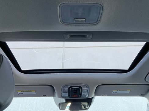 Used 2025 Hyundai Elantra Limited image 19