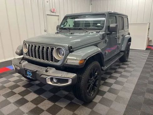 Used 2025 Jeep Wrangler Unlimited Sahara image 6
