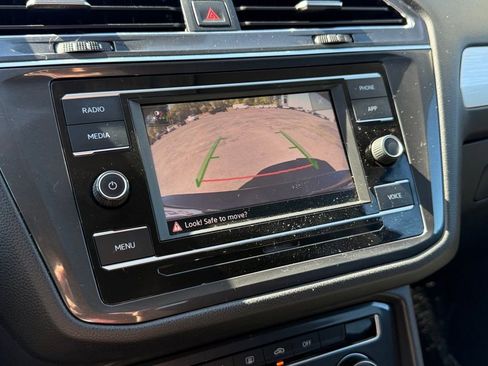 Used 2020 Volkswagen Tiguan S image 30