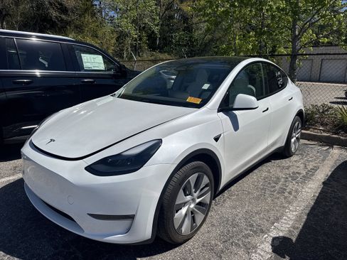 Used 2024 Tesla Model Y Long Range image 1