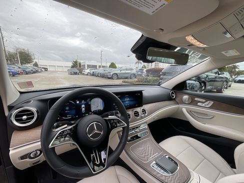Used 2022 Mercedes-Benz E 450 4MATIC Sedan image 11