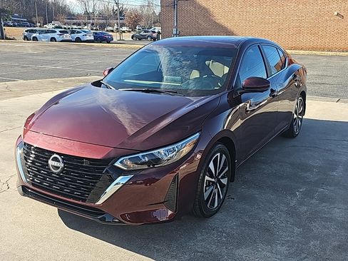 Used 2025 Nissan Sentra SV w/ SV Premium Package image 4