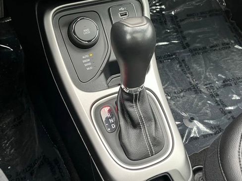 Used 2021 Jeep Compass 80th Special Edition w/ Sun and Sound Group image 17