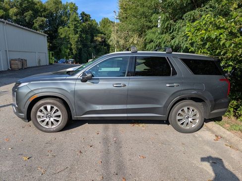 Used 2023 Hyundai Palisade SEL FWD image 3