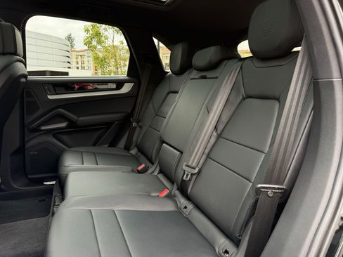 Used 2026 Porsche Cayenne E-Hybrid AWD/4WD image 28