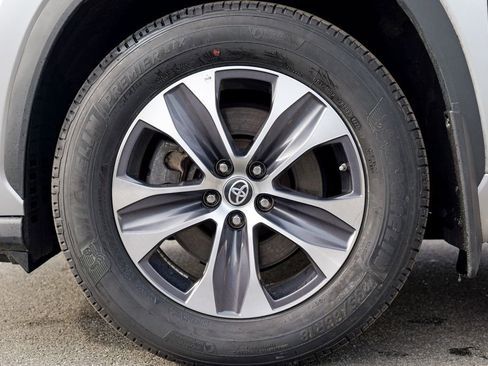 Used 2023 Toyota Highlander XLE image 15