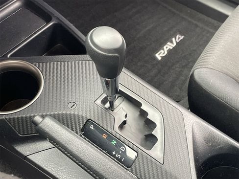 Used 2015 Toyota RAV4 LE image 28