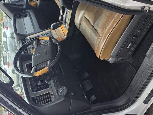 Used 2013 Lincoln Navigator 2WD image 20