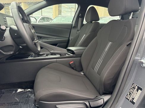 Used 2025 Hyundai Elantra Sport FWD image 17